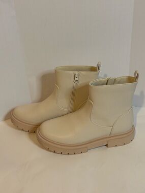 art class Cream Ankle Boots with Side Zip